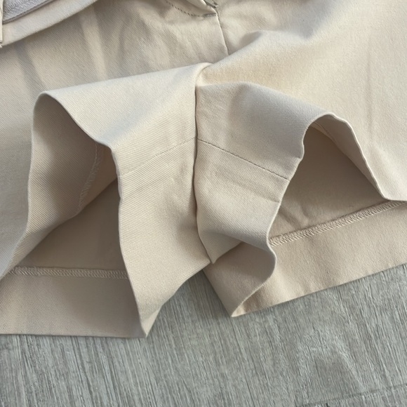 Theory light khaki shorts - Picture 4 of 6